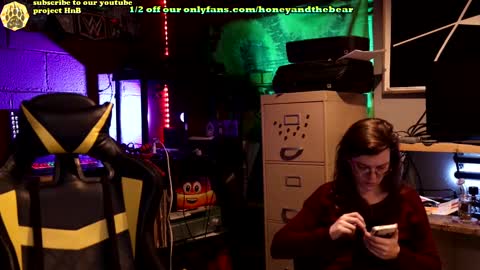 Snapshot of honeyand_thebear chatting on 02-18-25, 02:59 Honey and Bear online show from 02-18-25, 02:59