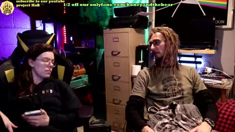 Snapshot of honeyand_thebear chatting on 02-21-25, 03:23 Honey and Bear online show from 02-21-25, 03:23
