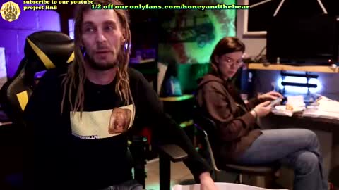 Snapshot of honeyand_thebear chatting on 03-11-25, 02:10 Honey and Bear online show from 03-11-25, 02:10