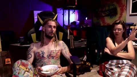 Snapshot of honeyand_thebear chatting on 09-10-25, 02:22 Honey and Bear online show from 09-10-25, 02:22