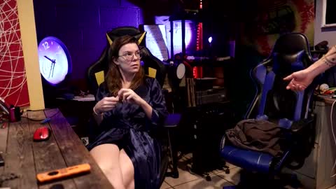 Snapshot of honeyand_thebear chatting on 12-14-25, 03:23 Honey and Bear online show from 12-14-25, 03:23