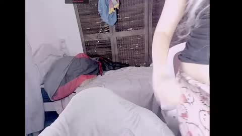 Snapshot of honeyapplealaska chatting on 10-25-25, 03:14 Honey Apple Alaska online show from 10-25-25, 03:14