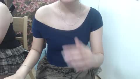 Snapshot of honeybaby2k chatting on 10-22-25, 04:18 honeybaby2k online show from 10-22-25, 04:18