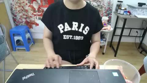 Snapshot of honeybaby2k chatting on 11-30-25, 05:11 honeybaby2k online show from 11-30-25, 05:11