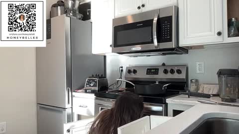 Snapshot of honeybelle8 chatting on 01-04-25, 03:17 belle brunette online show from 01-04-25, 03:17