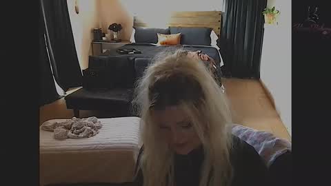 honeybuhnny online show from 05-03-26, 01:11