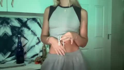 Snapshot of honeybun_z chatting on 09-17-25, 09:16 honeybun_z online show from 09-17-25, 09:16