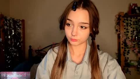 Snapshot of honeycomfya chatting on 06-03-26, 01:14 Masha online show from 06-03-26, 01:14