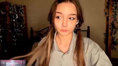 Snapshot of honeycomfya chatting on 06-03-26, 02:33 Masha online show from 06-03-26, 02:33
