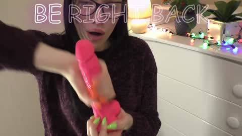 Caroline online show from 12-26-24, 12:27