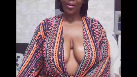 Snapshot of honeyglow29 chatting on 12-13-25, 11:21 honeyglow29 online show from 12-13-25, 11:21