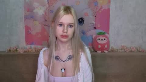 Snapshot of honeygold__ chatting on 01-12-26, 04:39 Lisa online show from 01-12-26, 04:39