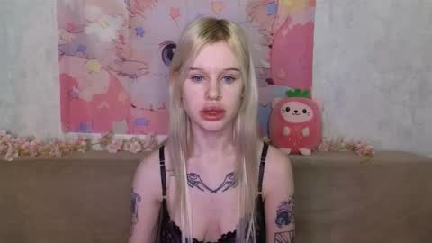 Snapshot of honeygold__ chatting on 02-06-26, 04:28 Lisa online show from 02-06-26, 04:28