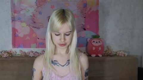 Snapshot of honeygold__ chatting on 03-25-26, 04:51 Lisa online show from 03-25-26, 04:51