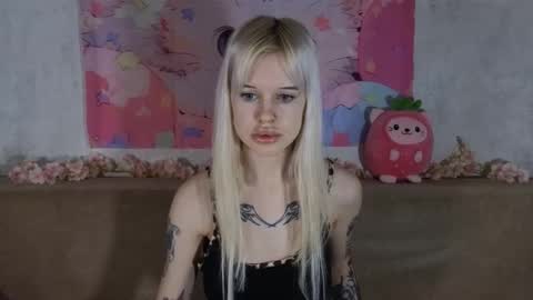 Snapshot of honeygold__ chatting on 03-30-26, 04:02 Lisa online show from 03-30-26, 04:02