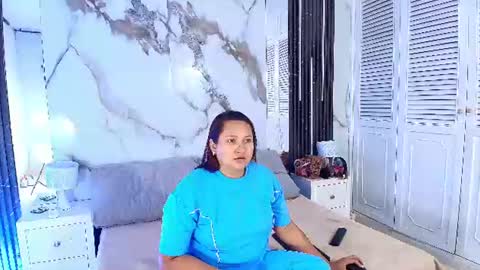 HONEY HIPS online show from 07-16-26, 11:27