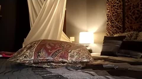 Snapshot of honeyhive_4u chatting on 12-12-24, 12:22 Honey online show from 12-12-24, 12:22