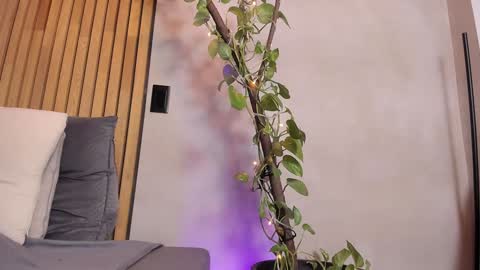 Snapshot of honeyhot69__ chatting on 12-04-24, 10:57 Sofia independent model online show from 12-04-24, 10:57