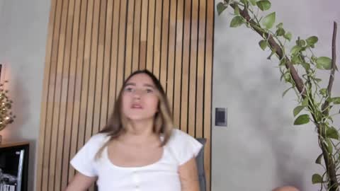 Snapshot of honeyhot69__ chatting on 12-06-24, 11:33 Sofia independent model online show from 12-06-24, 11:33