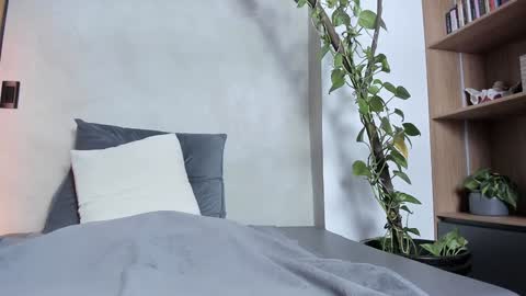 Snapshot of honeyhot69__ chatting on 12-24-24, 11:17 Sofia independent model online show from 12-24-24, 11:17