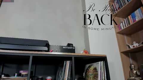 Snapshot of honeyhot69__ chatting on 10-14-25, 10:49 Sofia independent model online show from 10-14-25, 10:49