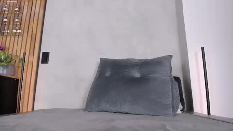 Sofia independent model online show from 05-13-26, 10:34