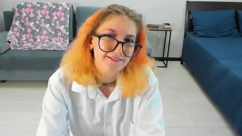 Snapshot of honeymissy chatting on 10-21-25, 02:29 Missy online show from 10-21-25, 02:29