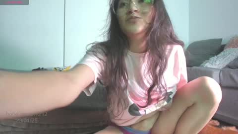 Snapshot of honeymoon1212 chatting on 01-23-25, 04:52 Mila K online show from 01-23-25, 04:52