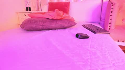 Snapshot of honeysummer_ chatting on 03-11-26, 03:56 Honey online show from 03-11-26, 03:56