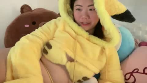 Snapshot of honeysunshineneko chatting on 04-29-26, 02:32 HoneySunshineNeko online show from 04-29-26, 02:32