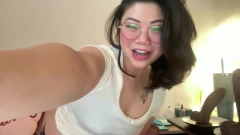 Snapshot of honeysunshineneko chatting on 05-12-26, 03:53 HoneySunshineNeko online show from 05-12-26, 03:53
