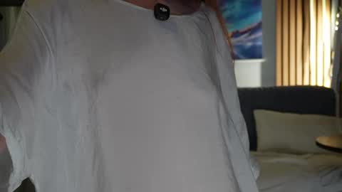 Snapshot of honeyumtoast chatting on 10-10-25, 03:16 Noelle online show from 10-10-25, 03:16