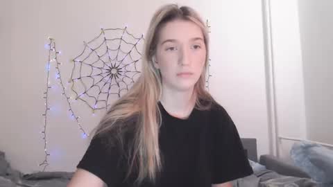 honeyveil online show from 11-24-25, 11:10