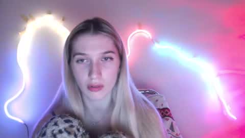 honeyveil online show from 06-12-26, 08:30