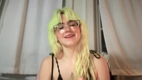 Emi Rose online show from 11-20-25, 10:42