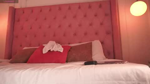 Honey Moon  Help me to reach 100 thumbs up online show from 01-16-26, 07:29