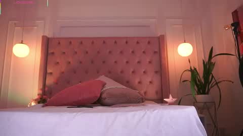 Snapshot of honeyymoonn_ chatting on 05-12-26, 07:44 Honey Moon Help me to reach 100 thumbs up online show from 05-12-26, 07:44