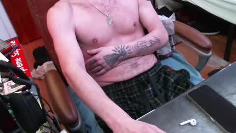 hoodiex22 online show from 02-22-25, 08:07