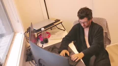 hopefulguy86 online show from 06-12-26, 11:46