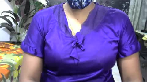 Snapshot of horneydesibaby chatting on 02-24-25, 05:53 horneydesibaby online show from 02-24-25, 05:53