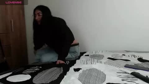 Snapshot of hornienextdoor chatting on 11-12-25, 03:23 hornienextdoor online show from 11-12-25, 03:23