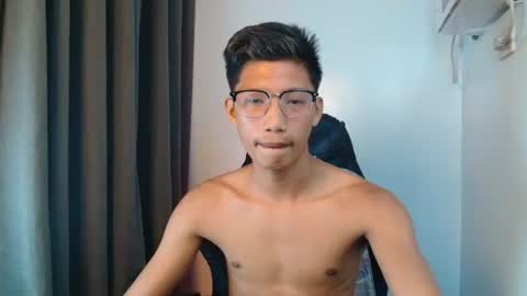 Snapshot of horny_asianmoreno chatting on 09-12-25, 03:01 ROGER online show from 09-12-25, 03:01