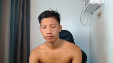 Snapshot of horny_asianmoreno chatting on 10-13-25, 03:39 ROGER online show from 10-13-25, 03:39