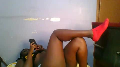 Snapshot of horny_hearts chatting on 10-31-25, 08:04 phanice online show from 10-31-25, 08:04