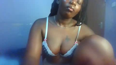 Snapshot of horny_hearts chatting on 11-29-25, 05:43 phanice online show from 11-29-25, 05:43