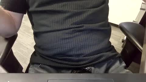 Snapshot of horny_hubby0077 chatting on 09-19-25, 09:15 Horny Hubby online show from 09-19-25, 09:15
