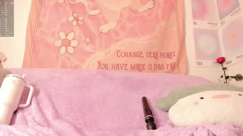 The girl with butterfly lips online show from 02-09-25, 04:36