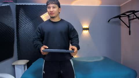 horny_nick18 online show from 04-15-26, 12:12