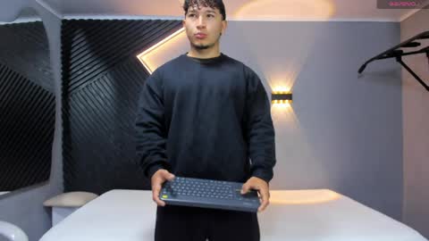 horny_nick18 online show from 04-25-26, 11:35