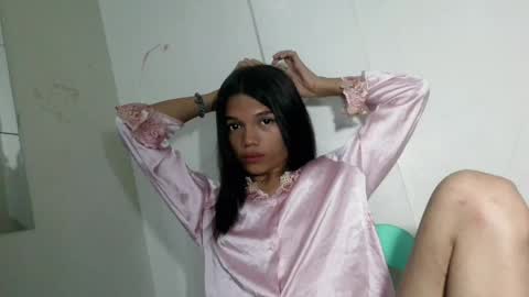 Snapshot of horny_rhiana chatting on 05-25-26, 04:24 Rhiana online show from 05-25-26, 04:24